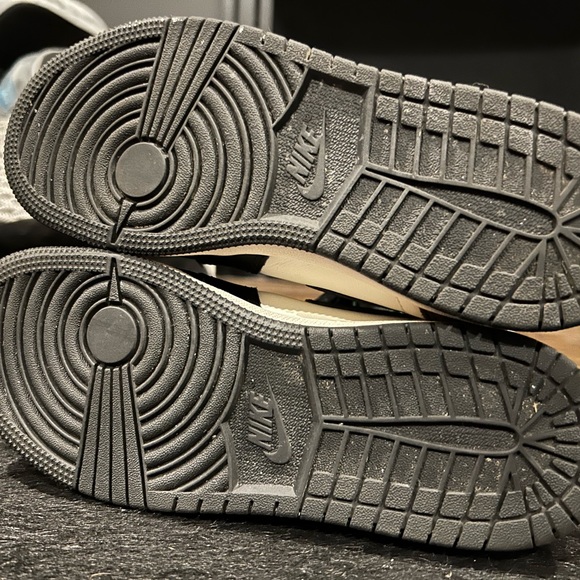 Jordan 1 Retro High Dark Mocha GS 3.5Y - Picture 5 of 6